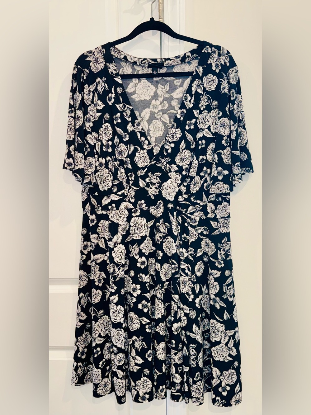 Torrid Black White Floral V Neck Skater Dress Women's Plus Size 2